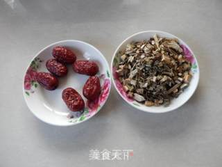 益母草鸽子汤的做法步骤：2