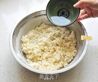 三个秘方做酥软千层的烫面葱花酥饼的做法步骤：1