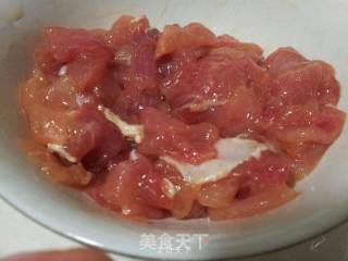 秋葵炒肉 男人菜补肾菜的做法步骤：2
