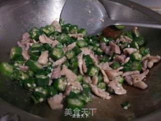 秋葵炒肉 男人菜补肾菜的做法步骤：4