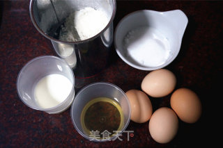 教你做不掉皮的蛋糕卷【改良小四卷】的做法步骤：1