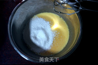 教你做不掉皮的蛋糕卷【改良小四卷】的做法步骤：5