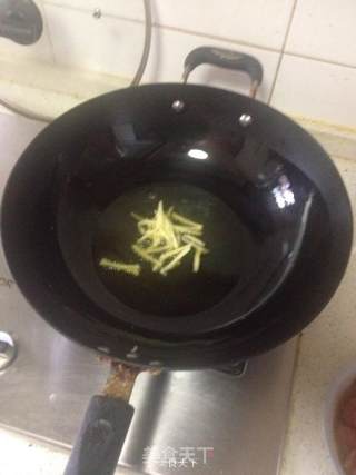 洋葱蘑菇炒牛柳的做法步骤：4