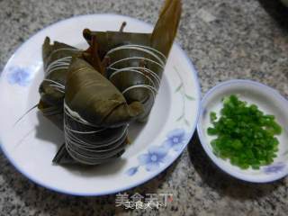 香煎绿豆糯米粽的做法步骤：1