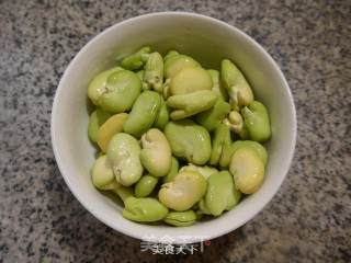 油面筋蚕豆肉骨汤的做法步骤：2