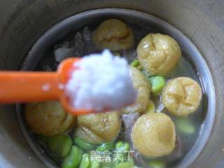 油面筋蚕豆肉骨汤的做法步骤：9