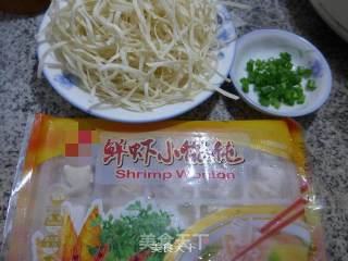 鲜虾小馄饨汤面的做法步骤：1