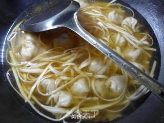 鲜虾小馄饨汤面的做法步骤：8