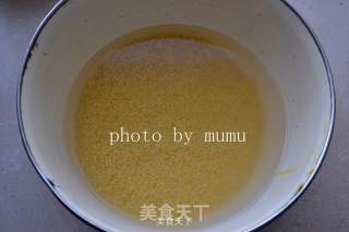 红糖小米粥的做法步骤：1