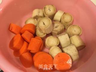 牛蒡红萝卜排骨汤的做法步骤：4