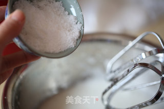 和宇治抹茶的夏日约会——抹茶草莓卷的做法步骤：8