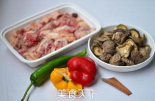 彩椒香菇鸡的做法步骤：1