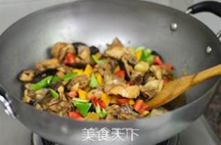 彩椒香菇鸡的做法步骤：13