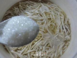 桂圆汤面的做法步骤：4