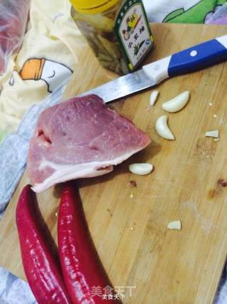 泡椒肉酱面的做法步骤：1