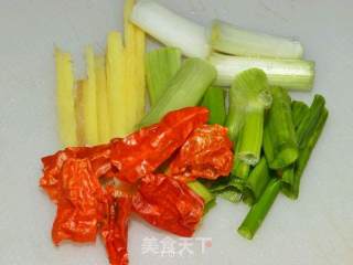 西芹炒香干的做法步骤：4