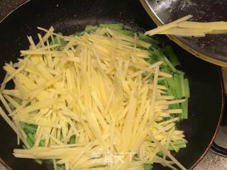 芹菜炒土豆丝的做法步骤：9