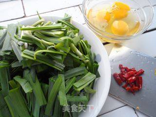 不一样的东北家常菜——韭菜炒鸡蛋的做法步骤：1