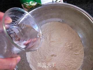 香酥葱油饼的做法步骤：2