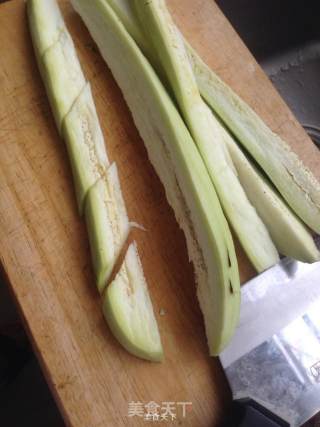干煸咸蛋茄子煲的做法步骤：2