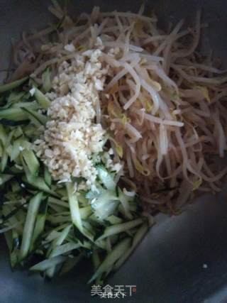 芝麻酱凉拌黄瓜豆芽菜的做法步骤：7