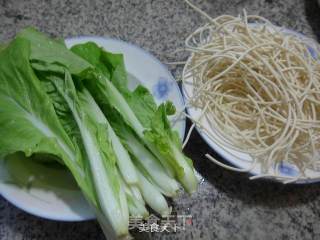 五号菜清汤面的做法步骤：1