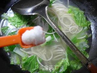 五号菜清汤面的做法步骤：6