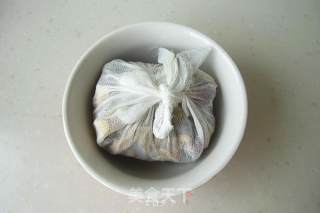 酸梅汤的做法步骤：1