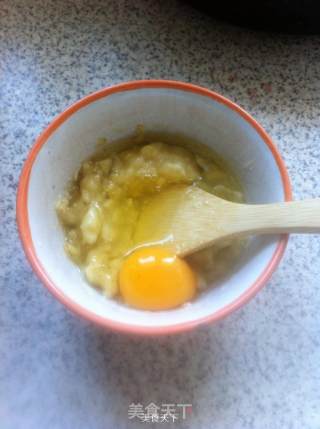 红糖香蕉煎饼的做法步骤：2