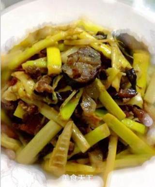 火麻油炒腊肠小竹笋的做法步骤：4