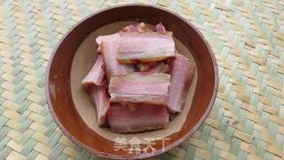 四川农家特色菜--腊肉炒盐菜的做法步骤：1