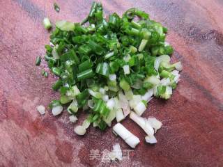 四川农家特色菜--腊肉炒盐菜的做法步骤：3