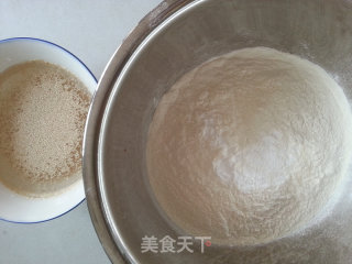 西葫芦鸡蛋发面馅饼的做法步骤：1
