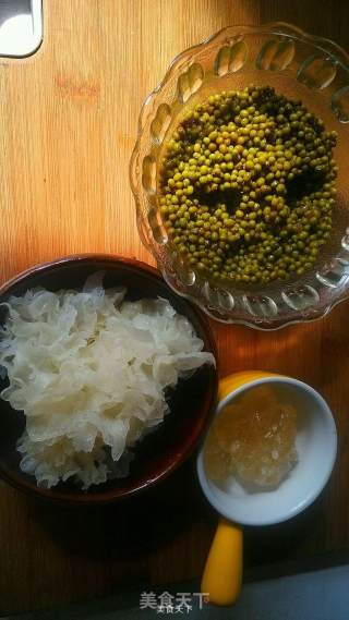 银耳绿豆汤的做法步骤：1
