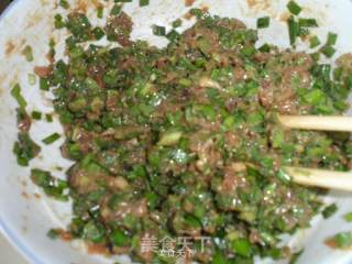韭菜猪肉饺子的做法步骤：2