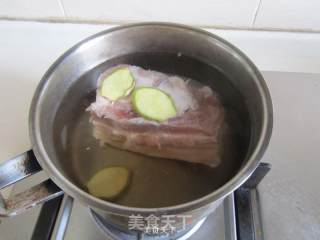 苦瓜回锅肉的做法步骤：1