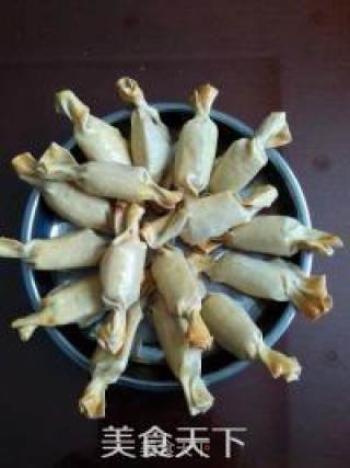 馄饨皮糖果的做法步骤：3