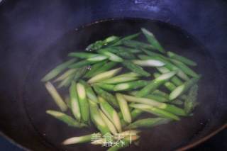 芦笋虾仁的做法步骤：3