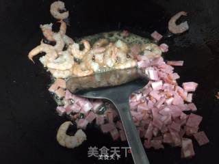海鲜菠萝炒饭的做法步骤：4