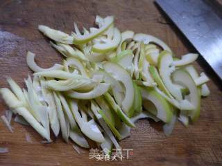 面筋炒乌笋的做法步骤：3