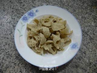 面筋炒乌笋的做法步骤：4