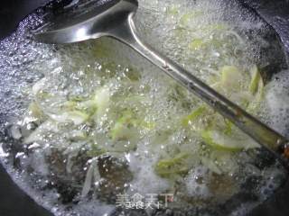 面筋炒乌笋的做法步骤：5