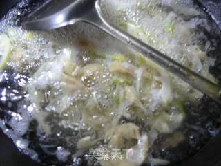 面筋炒乌笋的做法步骤：6