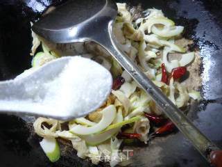 面筋炒乌笋的做法步骤：10