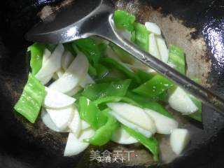 尖椒火腿肠炒茭白的做法步骤：6