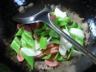 尖椒火腿肠炒茭白的做法步骤：7