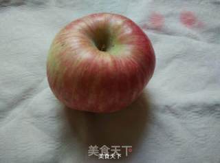 苹果表情雕刻的做法步骤：1