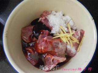 蜜汁叉烧肉的做法步骤：1