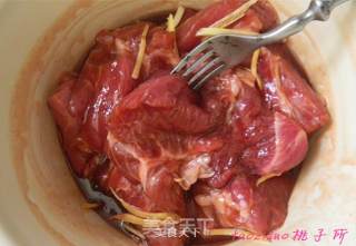 蜜汁叉烧肉的做法步骤：2