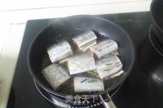 香煎带鱼的做法步骤：2